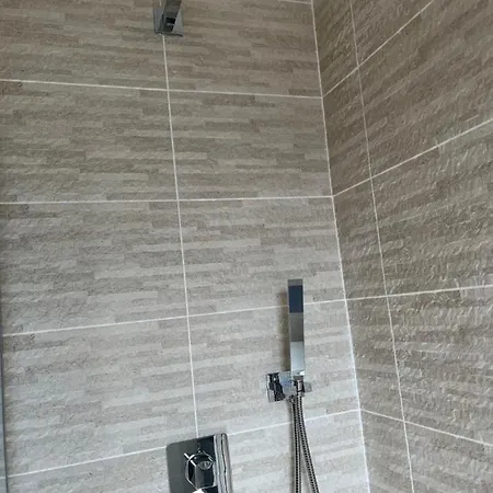 1 Bed Luxury In Leeds With Optional Hot Tub Holiday home Leeds (West Yorkshire)
