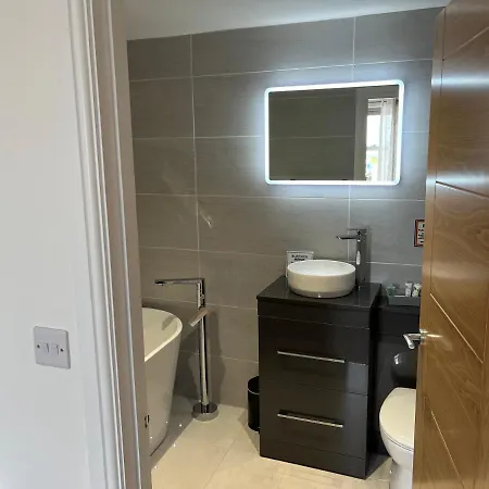 1 Bed Luxury In Leeds With Optional Hot Tub Holiday home