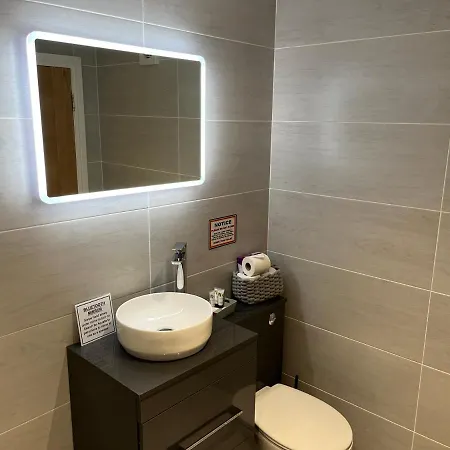 1 Bed Luxury In Leeds With Optional Hot Tub *