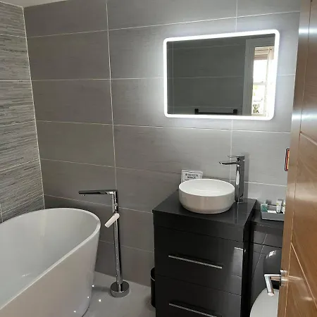 1 Bed Luxury In Leeds With Optional Hot Tub * Leeds (West Yorkshire)