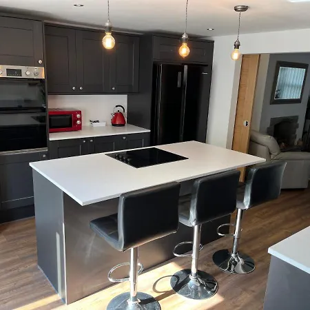 Semesterbostad 1 Bed Luxury In Leeds With Optional Hot Tub *